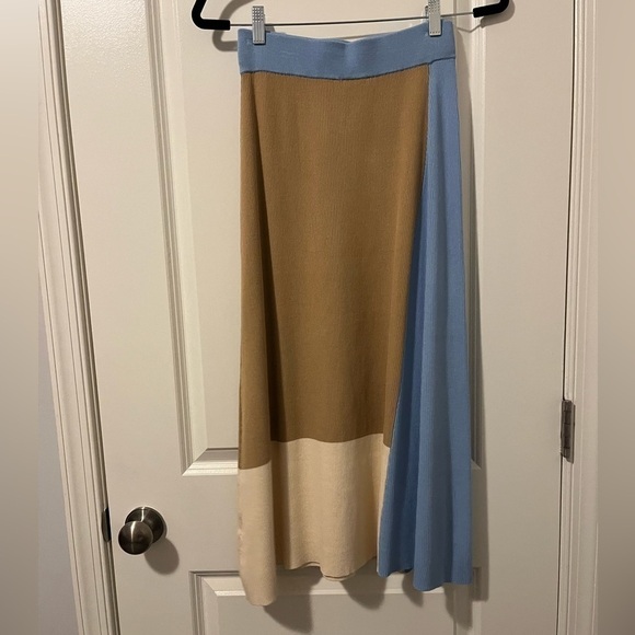 SWEATER and Skirt Set Size XS - Picture 4 of 16